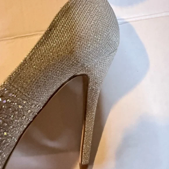 Dream Pairs Silver Crystal Platform Pumps - Women's High Heels - Picture 9 of 9